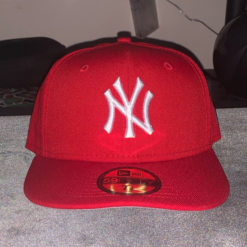 Size (7 1/8) Never been worn outside (no sun damage), only tried on. No Sweat